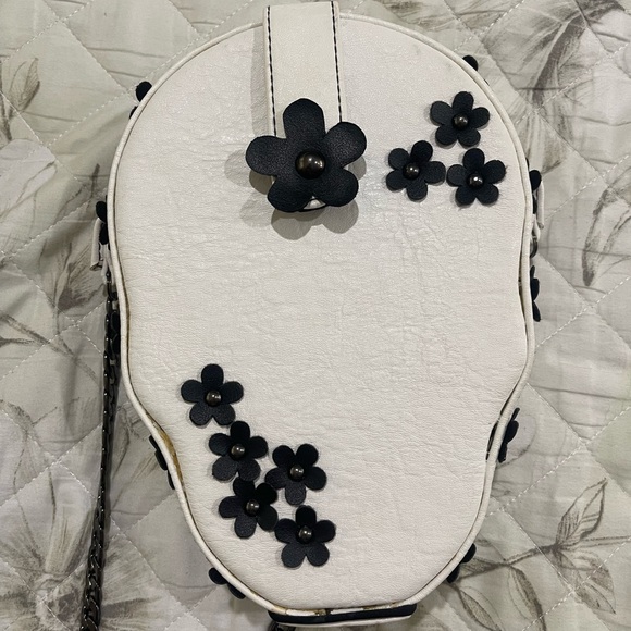 Mary Frances White and Red Floral Crossbody Bag - Picture 7 of 9